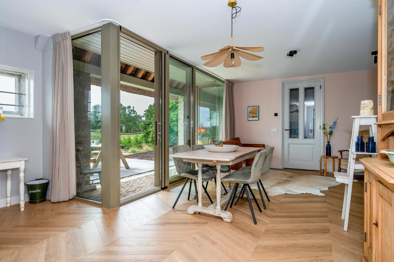Appartement De Dageraad In Monumentale Boerderij Kimswerd Bagian luar foto