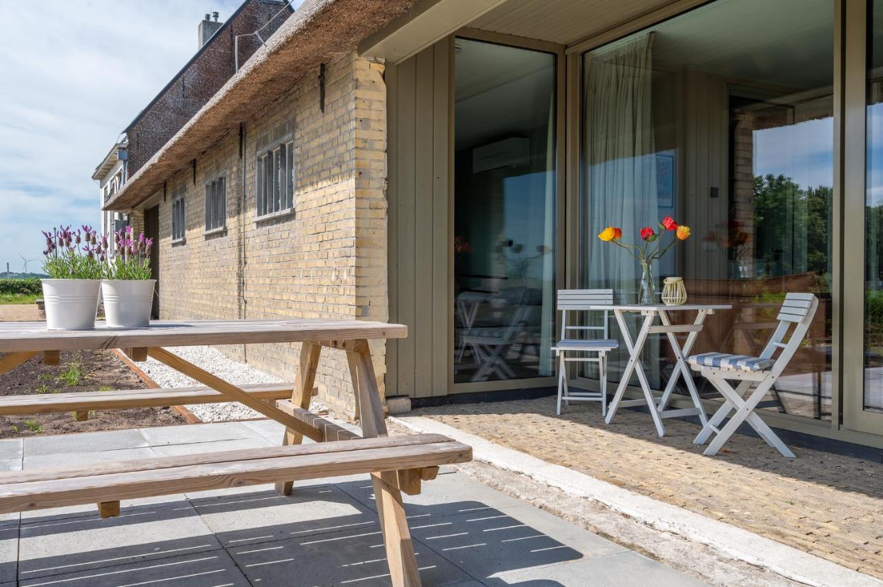 Appartement De Dageraad In Monumentale Boerderij Kimswerd Bagian luar foto