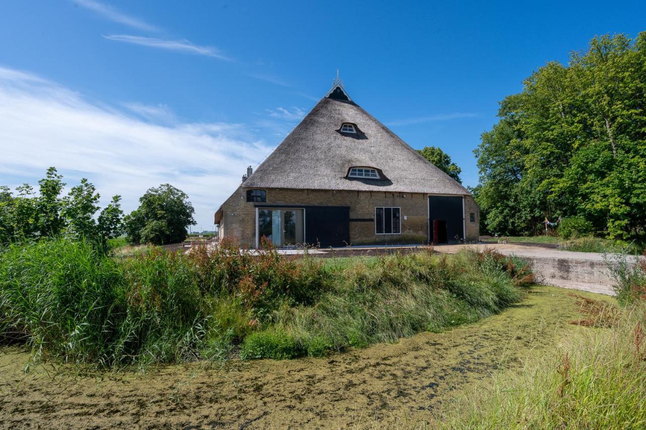 Appartement De Dageraad In Monumentale Boerderij Kimswerd Bagian luar foto