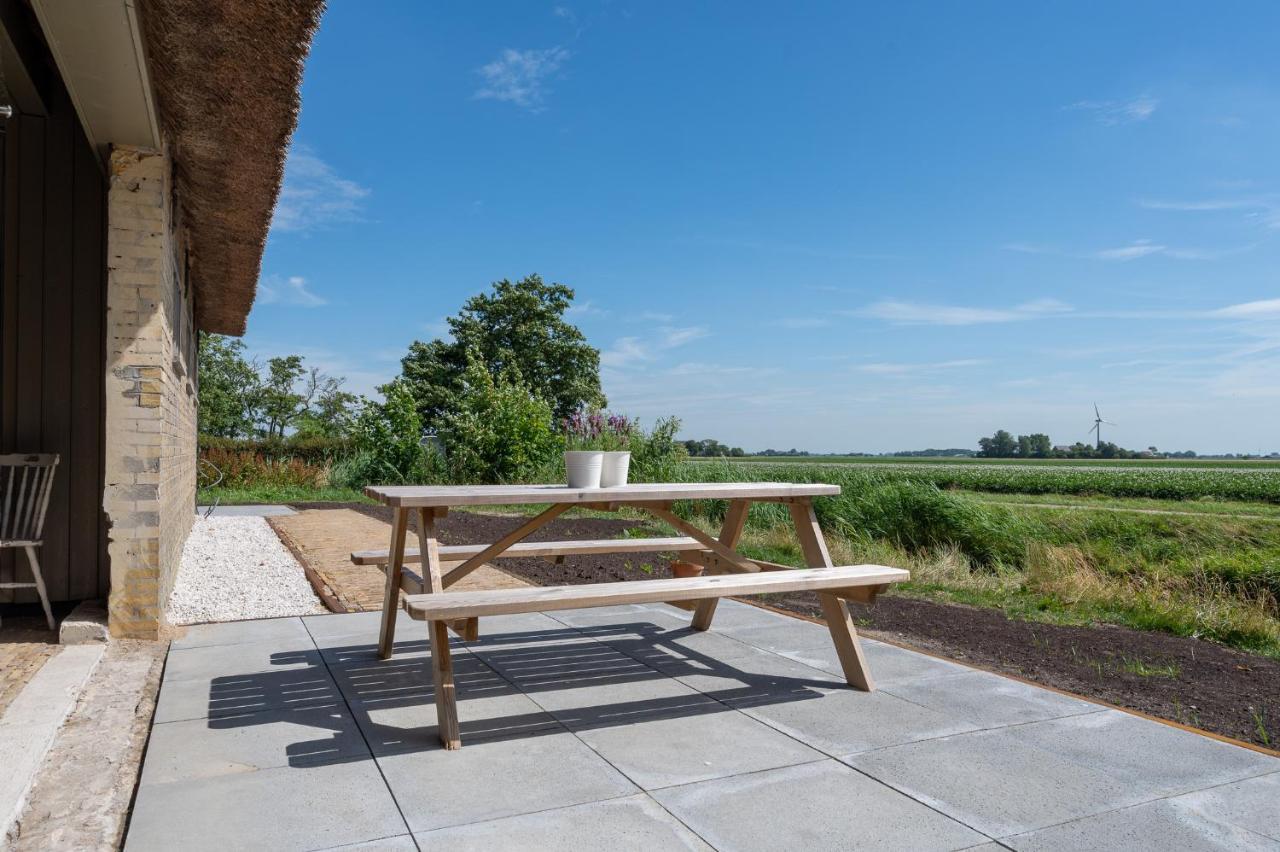 Appartement De Dageraad In Monumentale Boerderij Kimswerd Bagian luar foto