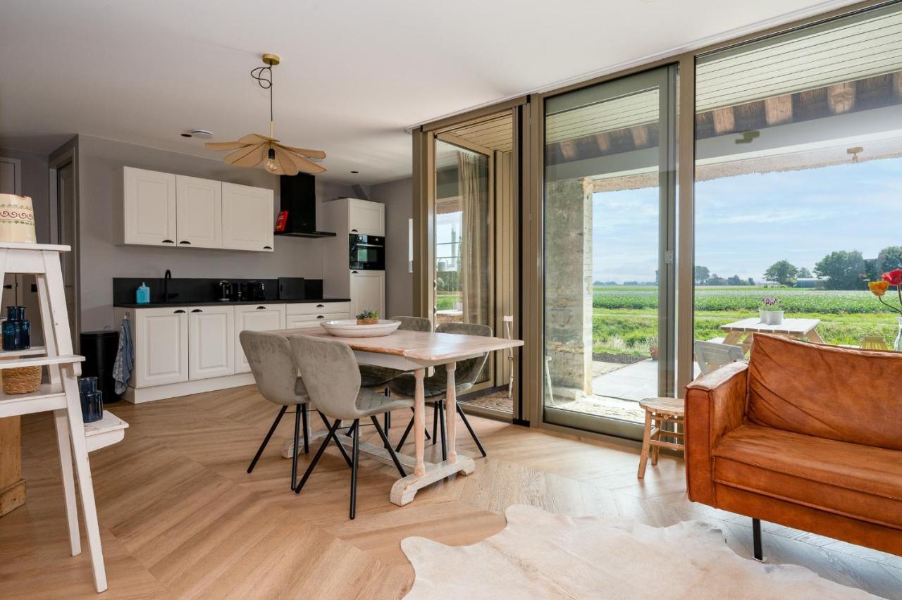 Appartement De Dageraad In Monumentale Boerderij Kimswerd Bagian luar foto