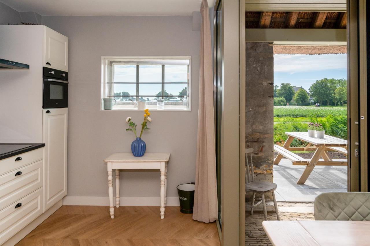 Appartement De Dageraad In Monumentale Boerderij Kimswerd Bagian luar foto