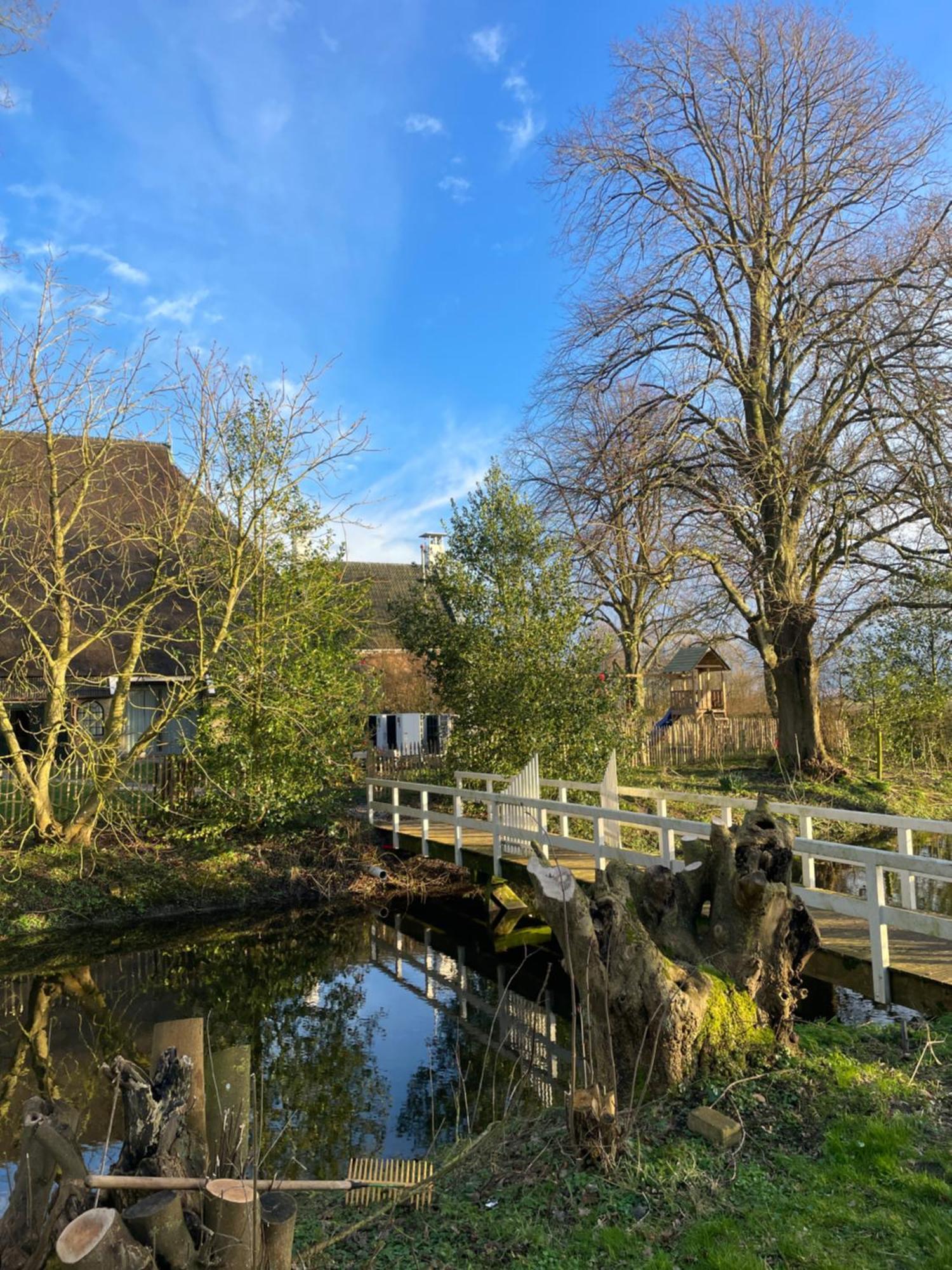 Appartement De Dageraad In Monumentale Boerderij Kimswerd Bagian luar foto