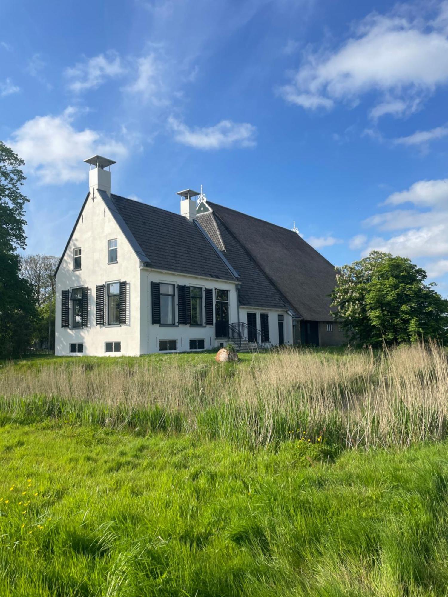 Appartement De Dageraad In Monumentale Boerderij Kimswerd Bagian luar foto